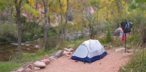 Jenis Bahan Tenda Camping yang Bagus: Kelebihan dan Kekurangannya