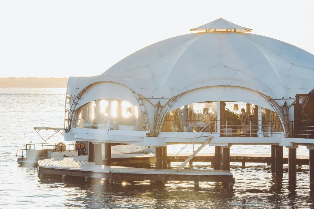 Tenda Membrane untuk Cafe dan Restoran Outdoor: Inspirasi dan Spesifikasi